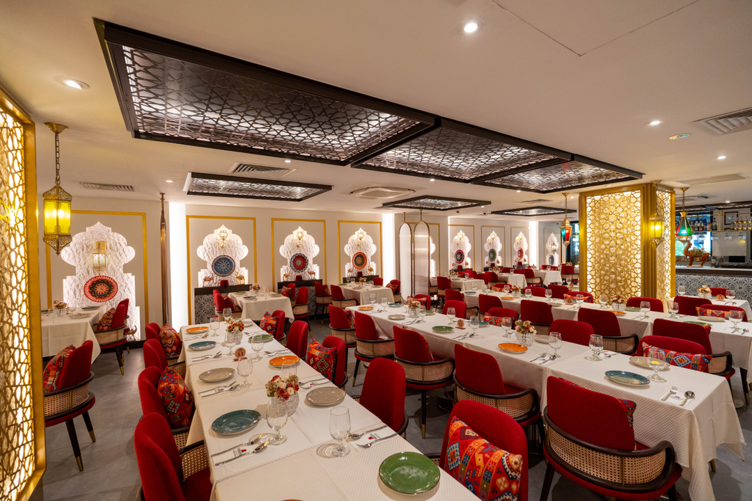 Dining at Tarboush with Family: What Makes It a Muslim-Friendly Experience?